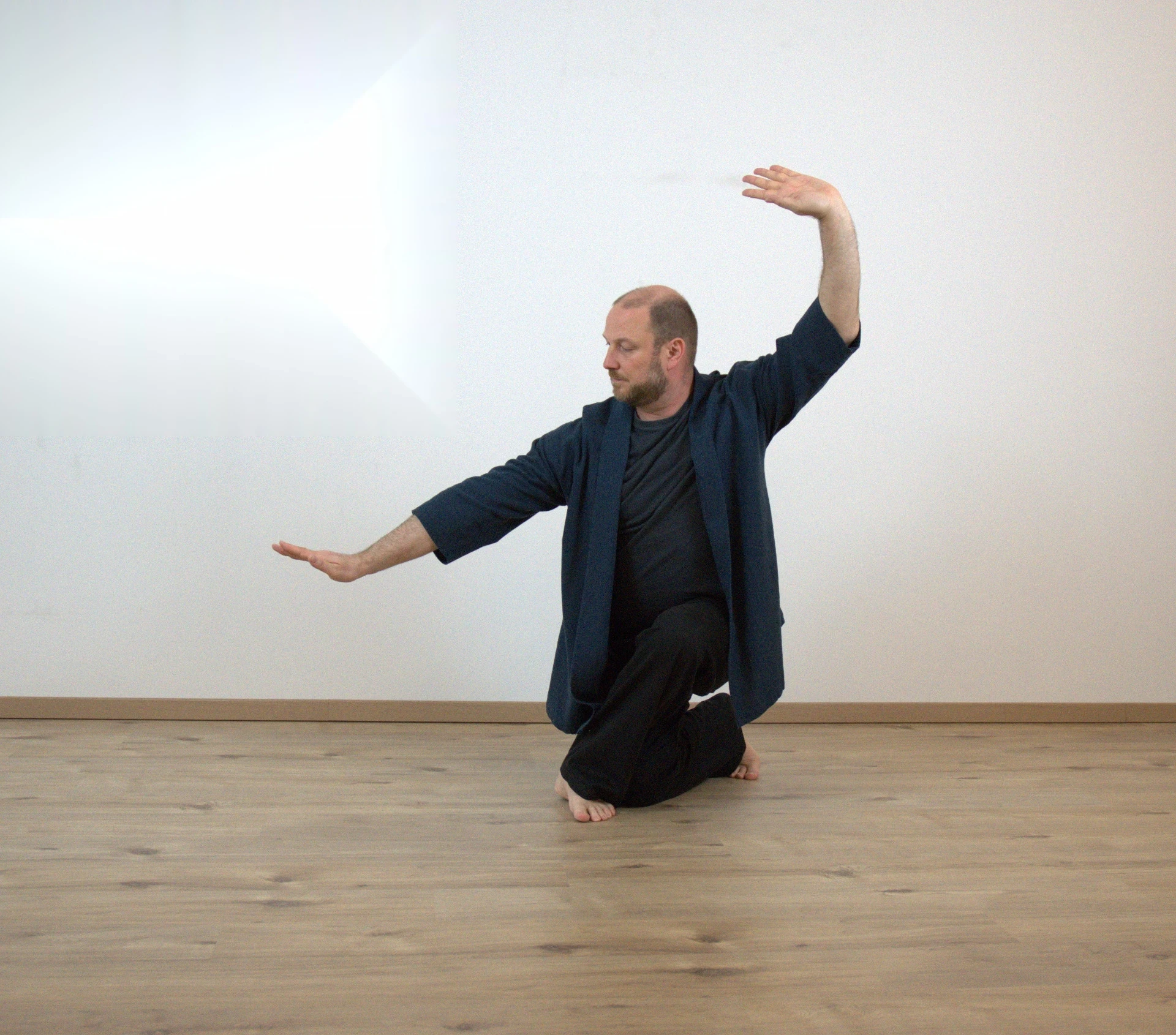 Gregor Chaloupka in einer tiefen Taiji-Stellung