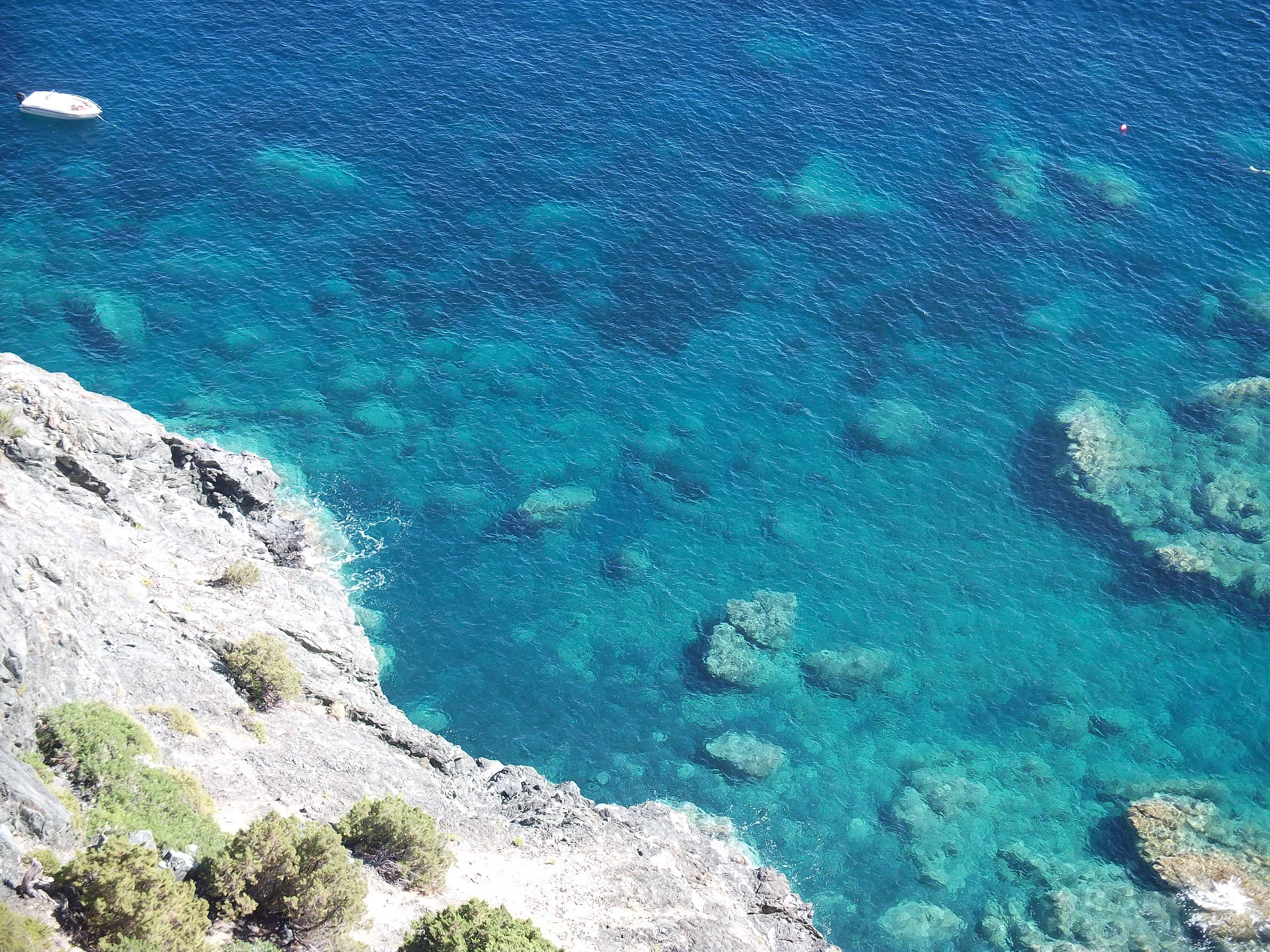 Steilküste mit türkisfarbenem Wasser, Elba